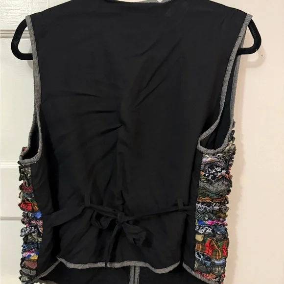 Textured Multi-Color Ruffled Vest - Picture 4 of 4